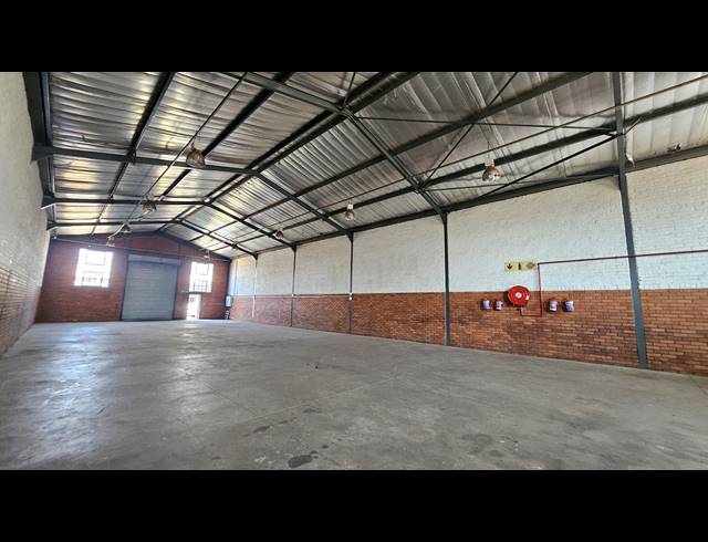 330M² WAREHOUSE TO LET IN ROSSLYN